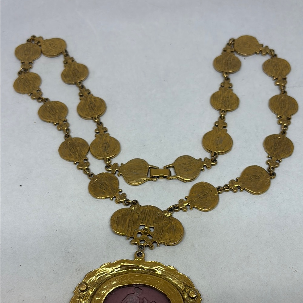 Amazing Goldette necklace with purple glass intaglio - Picture 10 of 14